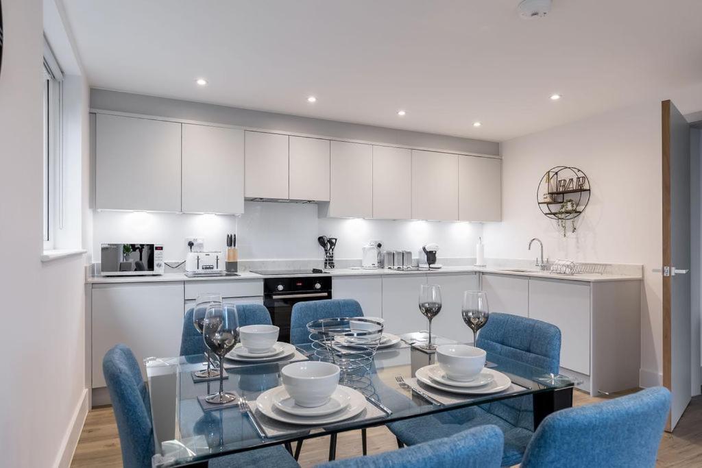 Stylish Town Centre Apartment, W Parking, Nr Beach 본머스 외부 사진
