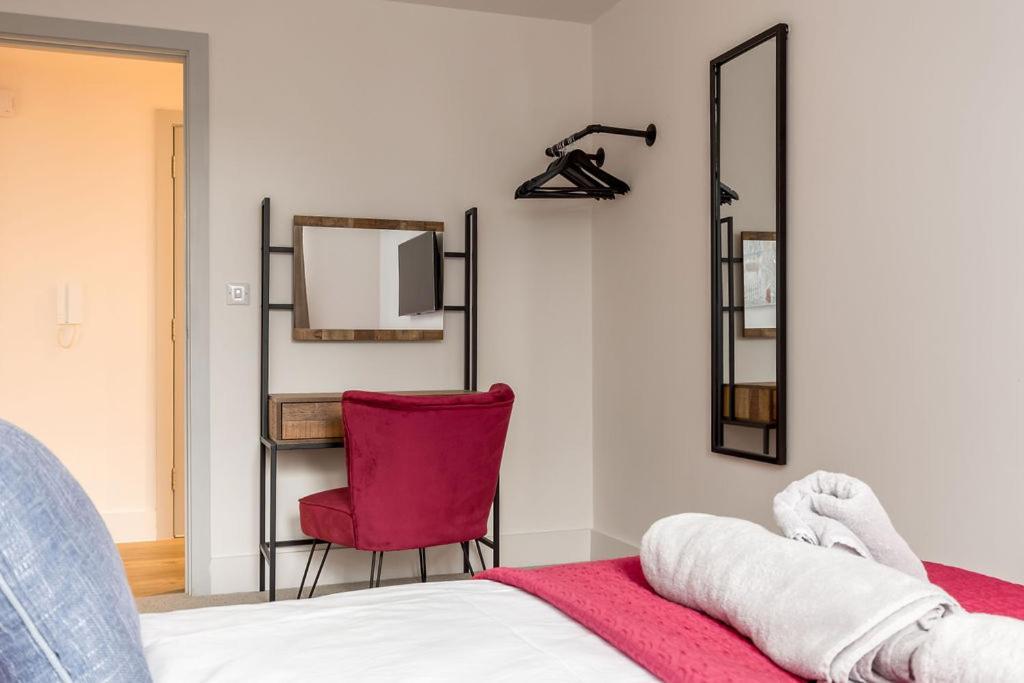 Stylish Town Centre Apartment, W Parking, Nr Beach 본머스 외부 사진