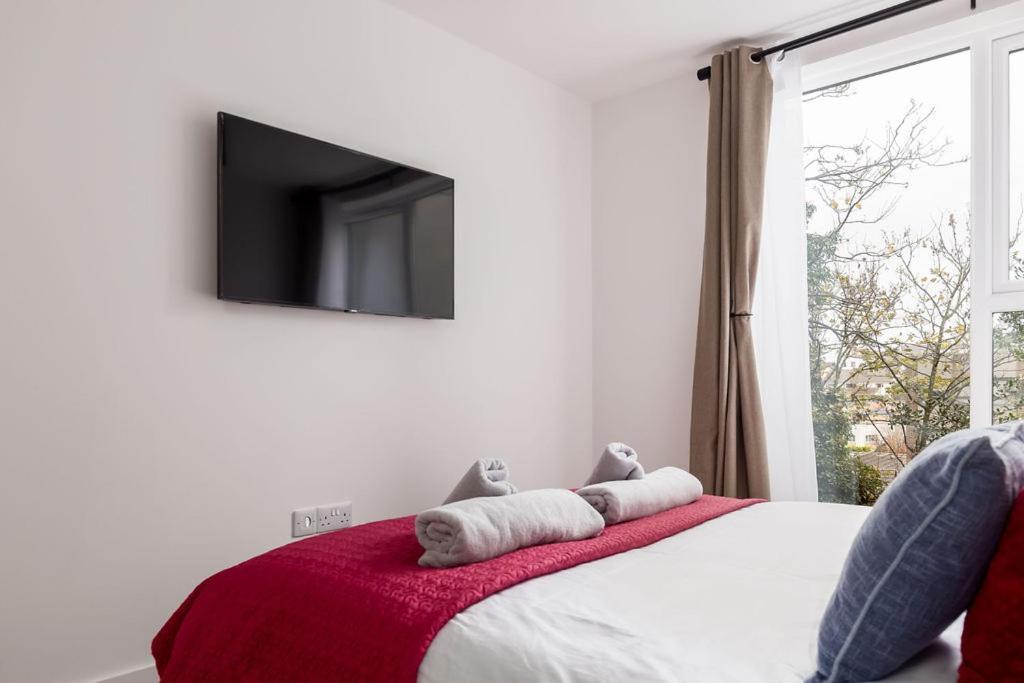Stylish Town Centre Apartment, W Parking, Nr Beach 본머스 외부 사진