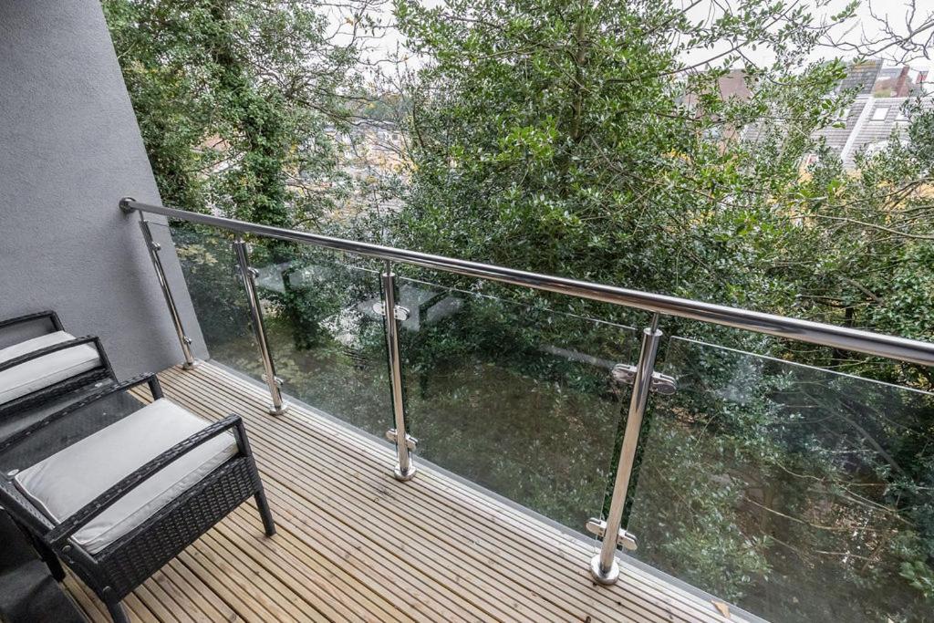 Stylish Town Centre Apartment, W Parking, Nr Beach 본머스 외부 사진
